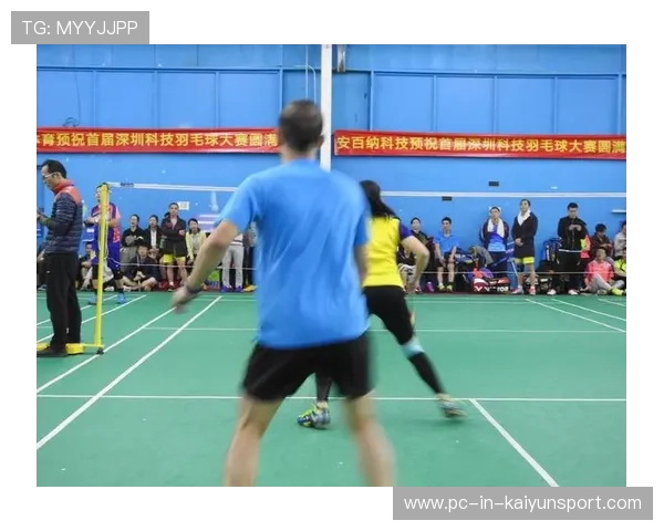 羽毛球多拍互相救球快看不清!揭秘羽毛球激烈轮转中的精彩瞬间