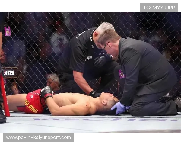 UFC拳手硬刚三回合毫不退缩，真正战斗精神的极致体现