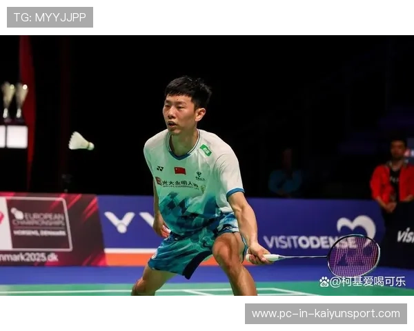 羽毛球高手以精准落点撕裂对手防线