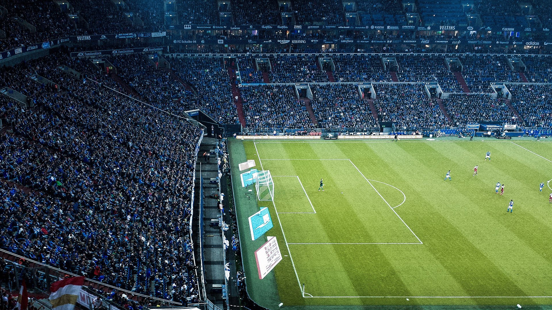 中超“蓉渝德比”成都蓉城主场大胜重庆两江竞技 球迷看台燃爆庆祝