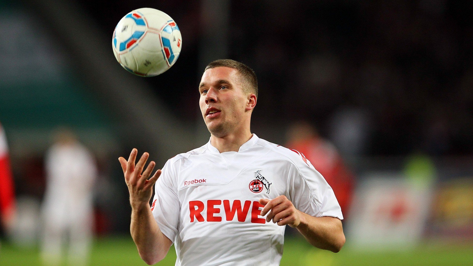 西甲皇家马德里主场5比0击败马拉加 球星齐发力展现强大攻势，皇家马德里对马拉加